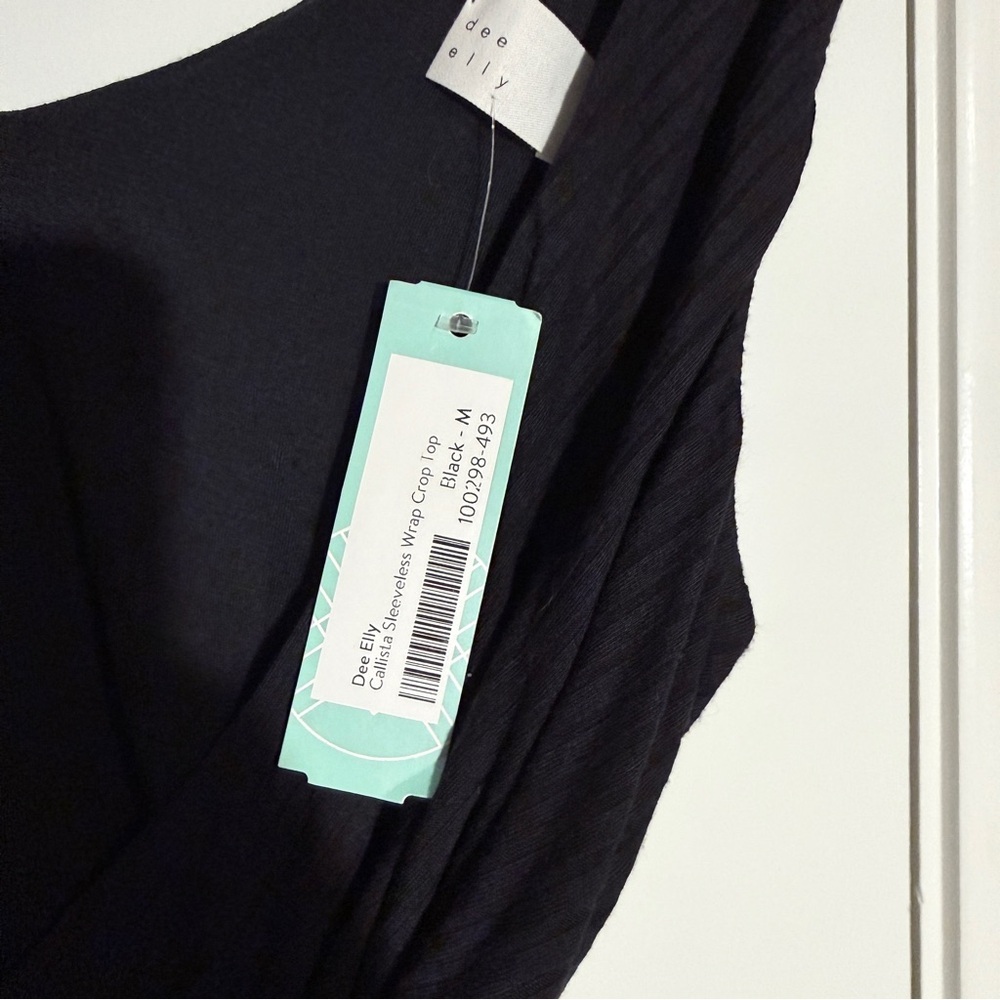 Dee Elly Callista Sleeveless Ribbed Crop Wrap Top in Black Size Medium NWT - Picture 3 of 5